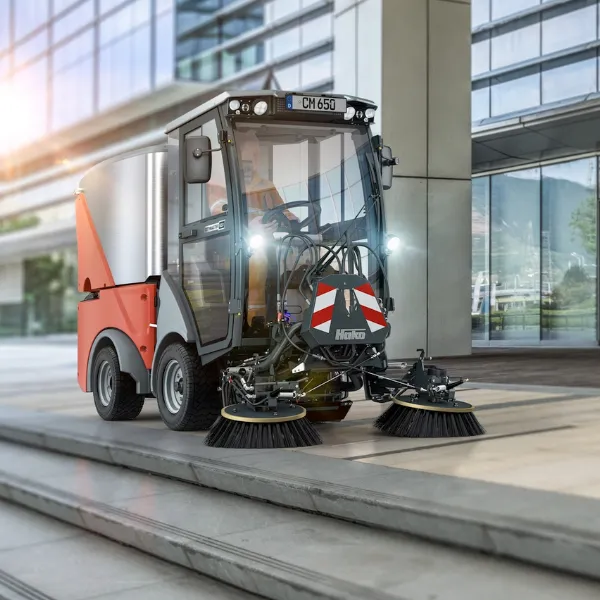 1 singură soluție eficientă la nenumăratele provocări ale curățeniei stradale