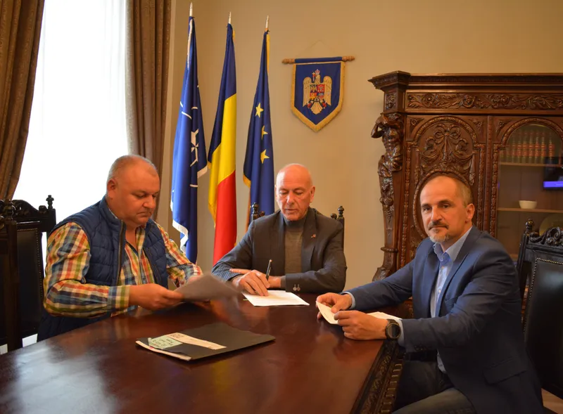 Todorică Şerban, preşedintele Consiliului Judeţean Braşov, a semnat contractul privind realizarea obiectivului „Proiect Tehnic + Execuţie – Modernizare DJ 130B....\"