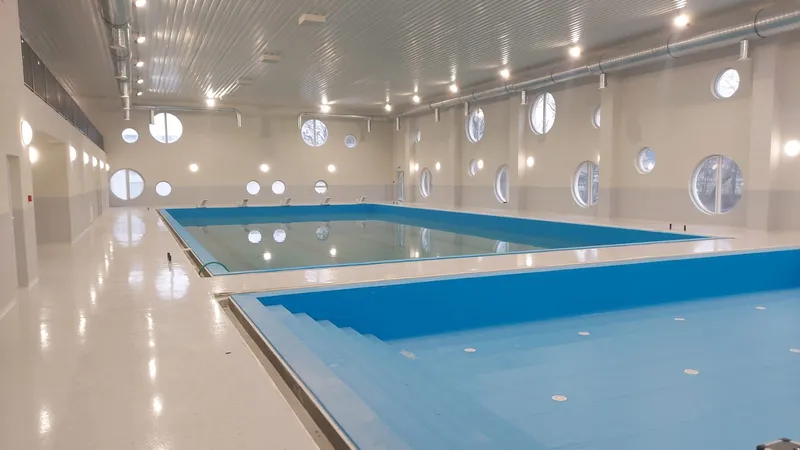 S-au finalizat lucrările la bazinul didactic de înot din Ștei