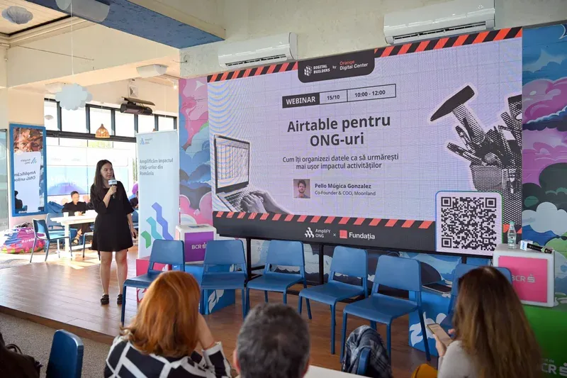 AmpliFY ONG și Fundația Orange lansează Digital Builders pentru sprijinirea ONG-urilor în gestionarea datelor
