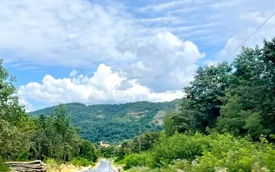 A început așternerea stratului de uzură pe Dieci-Dezna!