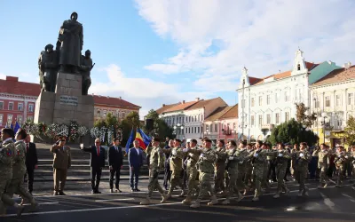 Conducerea Consiliului Județean Arad a participat astăzi la evenimentele prilejuite de sărbătorirea Zilei Armatei Române