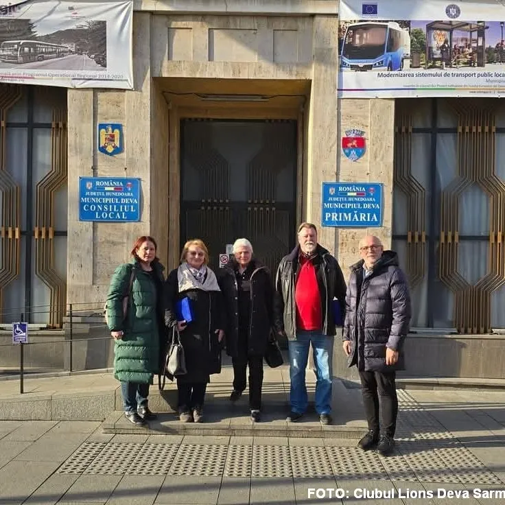 VOLUNTARIAT PENTRU DEVA. Ordinul Militaris Teutonicus și Lions Deva Sarmizegetusa spirijină copiii și vârstnicii din comunitatea locală