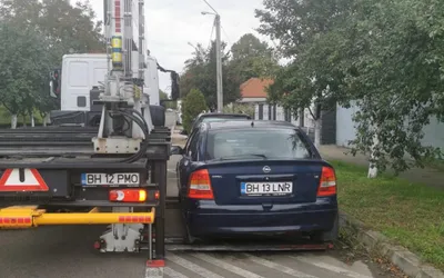 Mașină abandonată, ridicată de pe domeniul public
