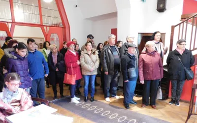 20 de persoane cu deficiențe de vedere au făcut un tur ghidat  multisenzorial al obiectivelor turistice