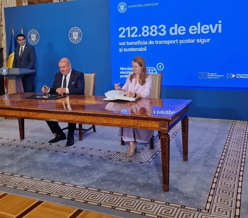Președintele Ion Mînzînă a semnat contractul de finanțare pentru achiziționarea ca 25 de microbuze electrice școlare