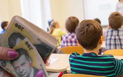 Elevii primesc bursele școlare. Banii intră, joi, 11 mai 2023, în conturile școlilor!