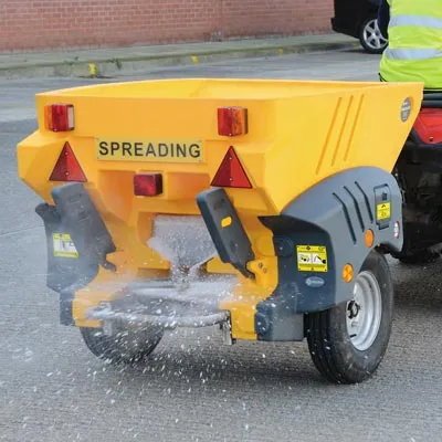 Utilaj imprastiere material antiderapant Turbocast 800