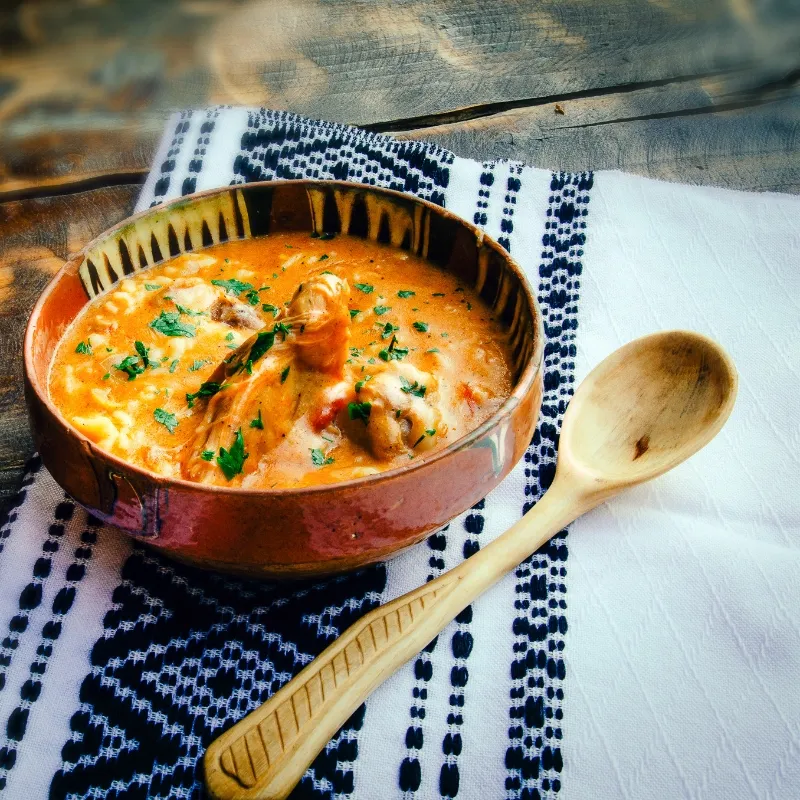 Producători locali, rețete tradiționale și concert Ducu Bertzi  la ,,Gusturi și tradiții DE BIHOR” în Beiuș