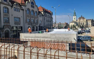 Stadiul lucrărilor la piațeta de deasupra Parcării Independenței