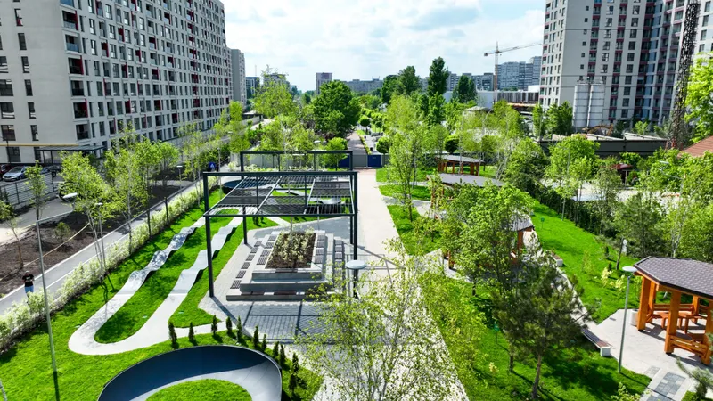 Am deschis Parcul Liniei 2, singurul din București cu pădure urbană și spații de lucru în aer liber