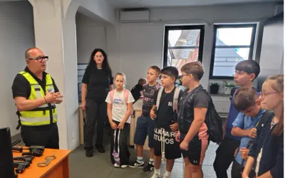 „Școala Altfel” la Poliția Locală Deva: aproape 80 de elevi au învățat despre siguranță și responsabilitate