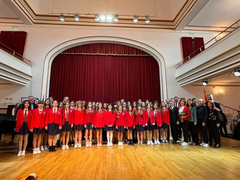 Elevii și profesorii cu rezultate deosebite, premiați la Filarmonica de Stat din Oradea