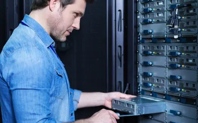 De ce ai nevoie de un centru de date local: Securitate, performanță și control total pentru instituțiile publice