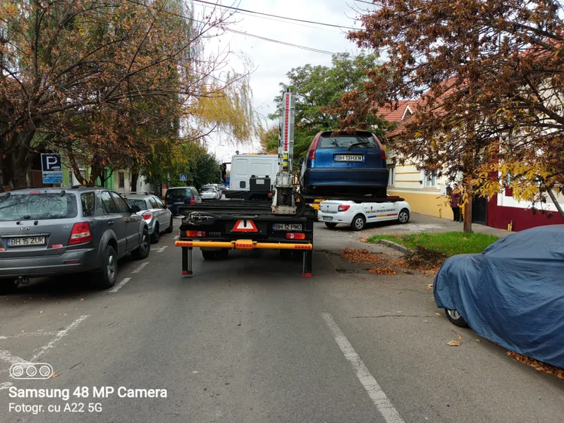 Două autoturisme abandonate, ridicate de pe domeniul public