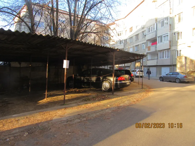 Continuă acțiunea de desființare a garajelor și copertinelor din municipiu, în vederea amenajării parcărilor de domiciliu