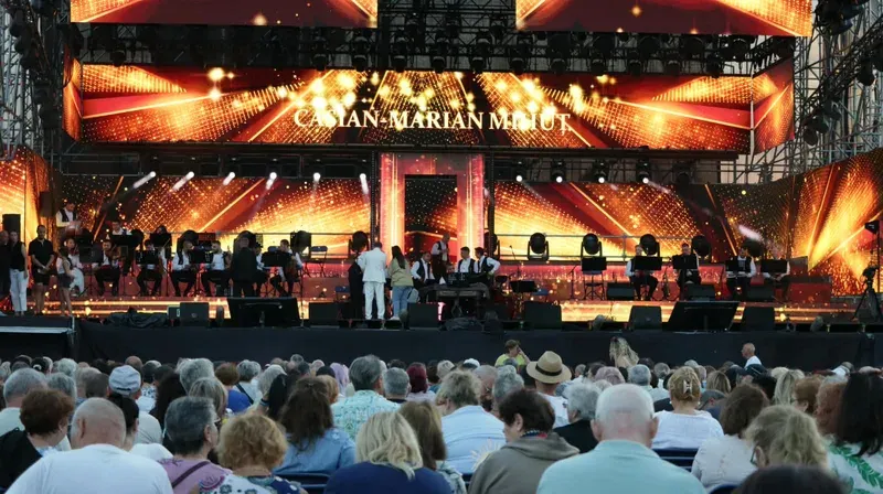 Prima seară a Festivalului Național al Cântecului și Dansului Popular Românesc „Mamaia” 2026 — „Cântecele românilor” la Piațeta Perla