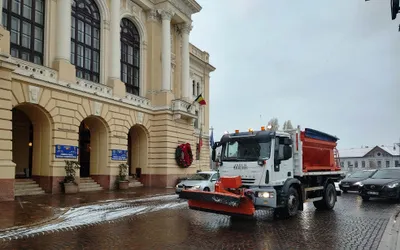 Prima zăpadă: utilajele de deszăpezire au ieșit în teren