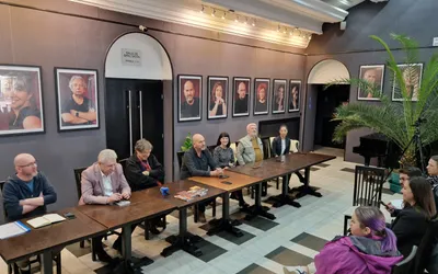 Alexander Hausvater regizează a treia coproducție  a teatrelor din Deva și Petroșani