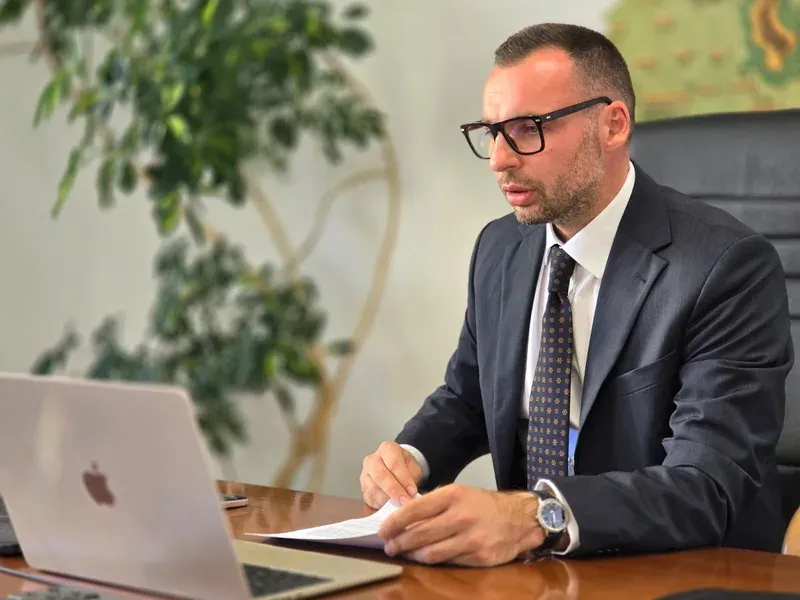 Consiliul Județean Harghita aprobă indicatorii pentru trei proiecte PNRR; două investiții înregistrează economii semnificative
