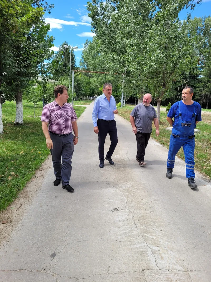 Informații la zi - Aseară, împreună cu directorul general al S.C. Apă Canal 2000 S.A.