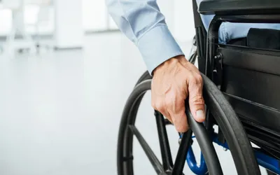 Peste 650 de copii și adulți cu dizabilități vor primi, joi, indemnizația pentru luna octombrie