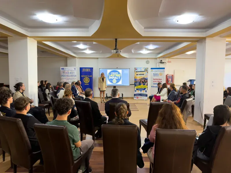 Lansată „Academia Liderilor de Mâine” la Deva — program pentru dezvoltarea tinerilor