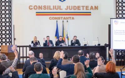 Consilierii judeţeni s-au reunit astăzi pentru a dezbate şi vota cele 43 de proiecte de hotărâre