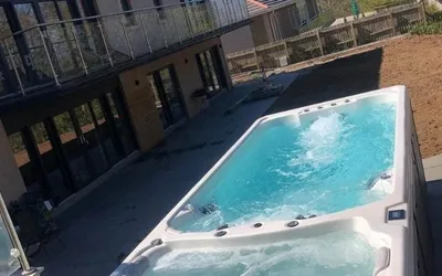 Piscina exterior contracurent