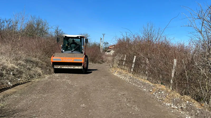 Drumurile pietruite se află pe lista de reparații a administrației publice locale devene