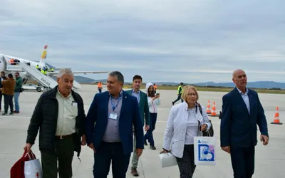 Pasagerul cu numărul 50.000 din istoria Aeroportului Internaţional Braşov a aterizat pe pista de la Ghimbav