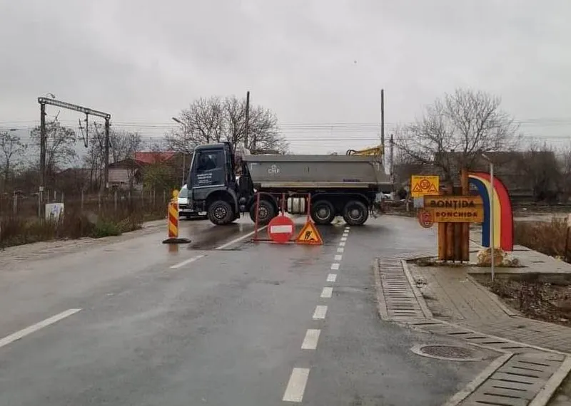 Trafic rutier închis circulației publice în zona trecerii de cale ferată din Bonțida, pe drumul județean DJ 161