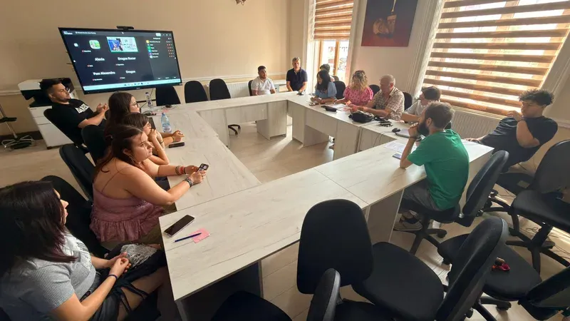 Consiliul Consultativ pentru Tineret Deva: a treia ședință stabilește noi direcții pentru proiectele dedicate tinerilor