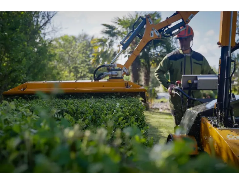 Coup’Eco Celest 250 pentru întreținerea profesională a gardurilor vii și vegetației ornamentale
