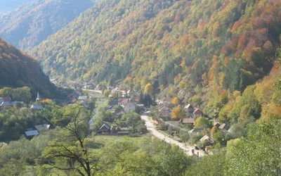 Se modernizează infrastructura rutieră din comuna Valea Ierii