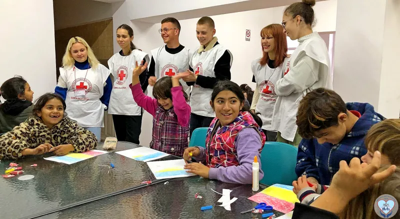 Copiii din comunități vulnerabile se pregătesc pentru Ziua Națională