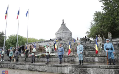 Ceremonii înălțătoare la Mausoleele Eroilor din Mărășești și Focșani, la comemorarea a 107 ani de la marile bătălii din Primul Război Mondial