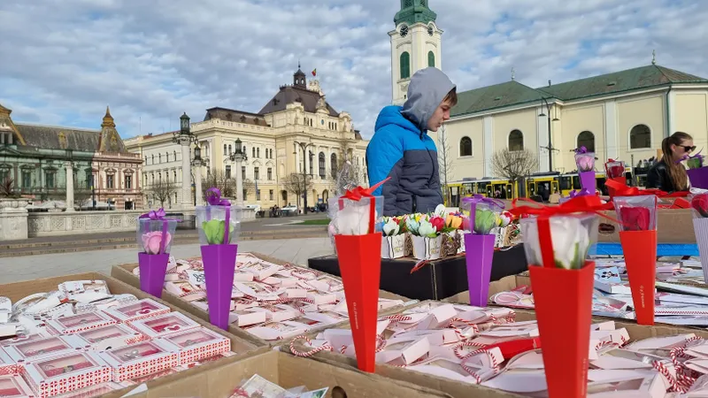 Standurile cu flori și mărțișoare își așteaptă cumpărătorii