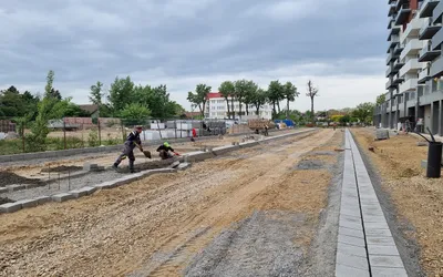 Mai multe străzi din municipiu, în curs de modernizare