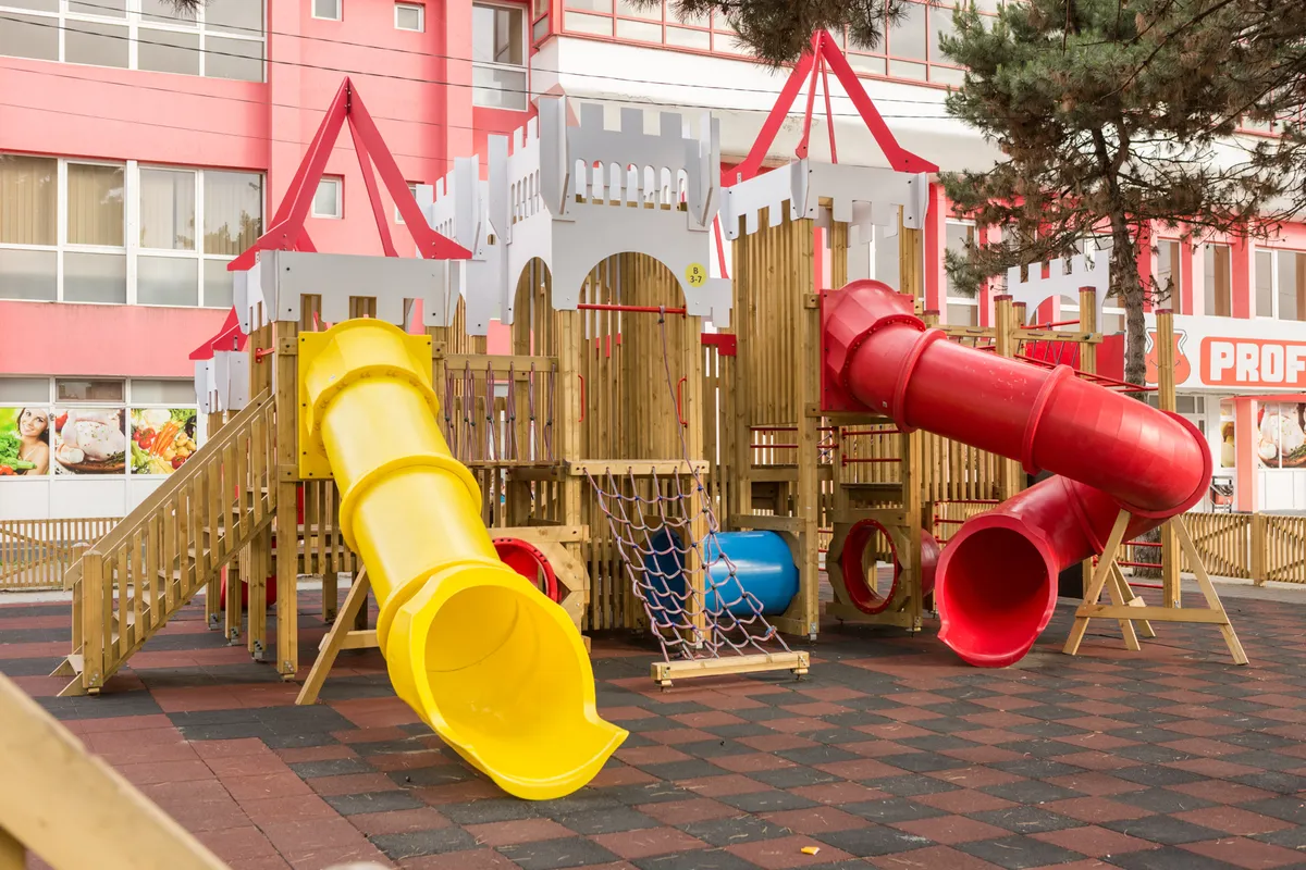 Cetatea Micilor Cavaleri – Un Loc de Joacă Inovator pentru Toate Vârstele