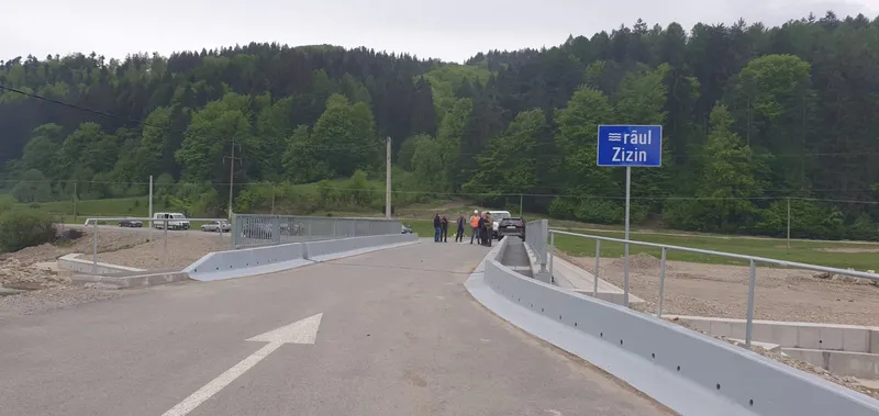 Pod refăcut peste pârâul Zizin, pe Drumul Judeţean 103 A Braşov - Tărlungeni - Zizin!