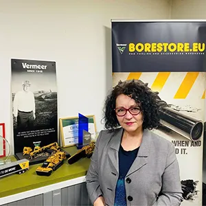 Cum se pot reduce semnificativ costurile pentru întreținerea spațiilor verzi și managementul deșeurilor cu utilajele multifuncționale Vermeer