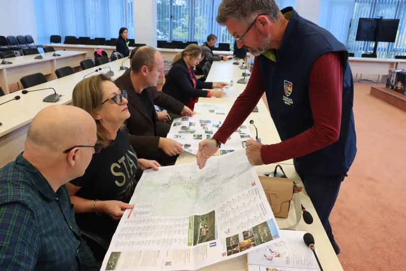 Consiliul Județean Arad editează o hartă a cramelor, a locurilor de cazare și a obiectivelor turistice din Podgoria Miniș-Măderat