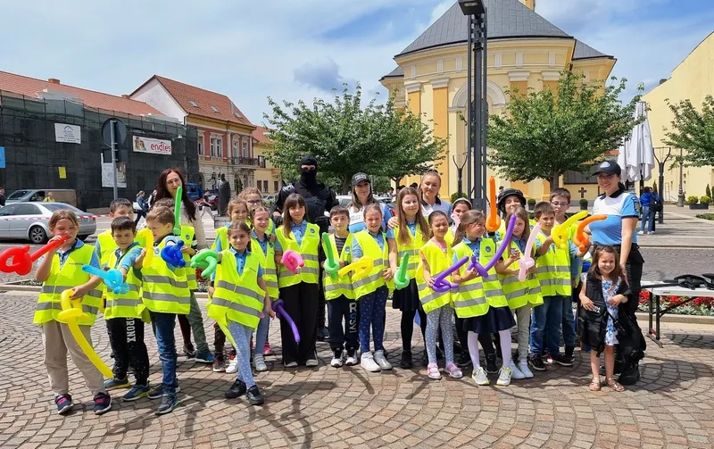 Ziua Poliției Locale, sărbătorită alături de copii, în Piața Unirii