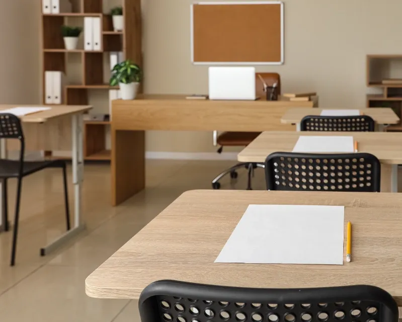 Dotarea spațiilor educaționale începe cu alegeri corecte: mobilier școlar adaptat nevoilor actuale