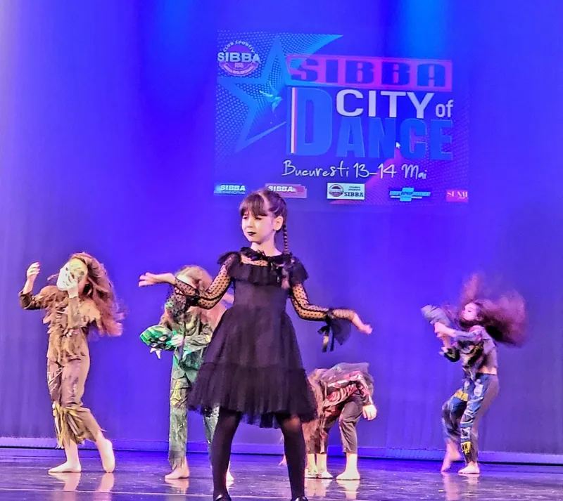 ZECI DE PREMII, DIPLOME, TROFEE ȘI BURSE NAȚIONALE ȘI INTERNAȚIONALE PENTRU DANSATORI