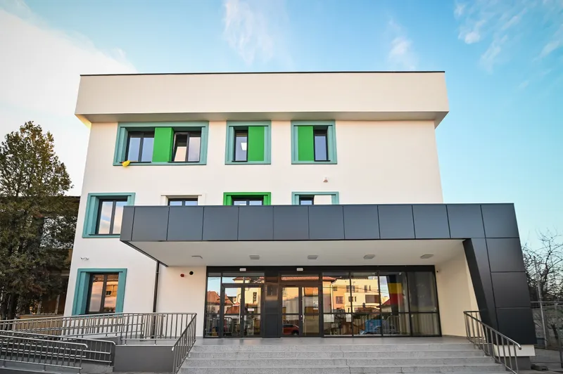 Încă o școală extinsă ca spațiu: școala I.L. Caragiale