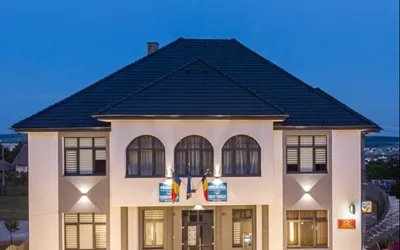 EXCLUSIV: Analiză pe textul noii Legi a Reformei Administrative. Cum pot primarii să evite concedierile folosind „supapele” din Articolul XL (Reducerea de 30%)