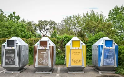Proiect pentru amenajarea a încă 90 de insule ecologice pentru colectarea deșeurilor  în zonele de blocuri
