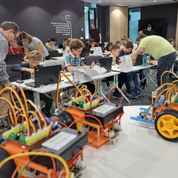 Educație modernă cu robotică și inteligență artificială. Impactul NEXTLAB.TECH în școlile românești